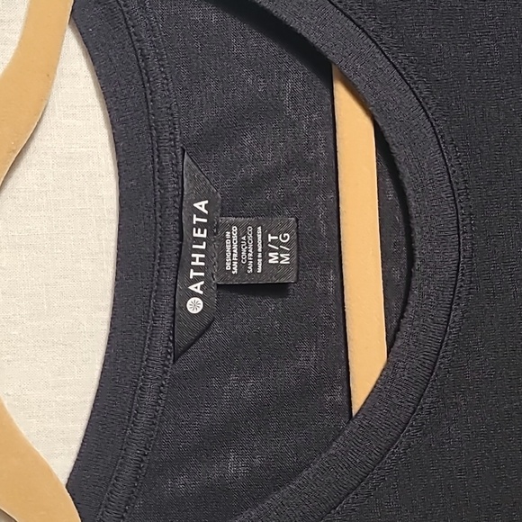 Athleta Breezy Women's Black Sleeveless Top Size Medium - Picture 2 of 7